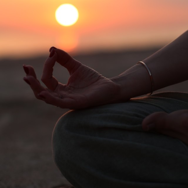 ध्यान (Meditation): मनाची शांती आणि जीवनाचा समतोल!